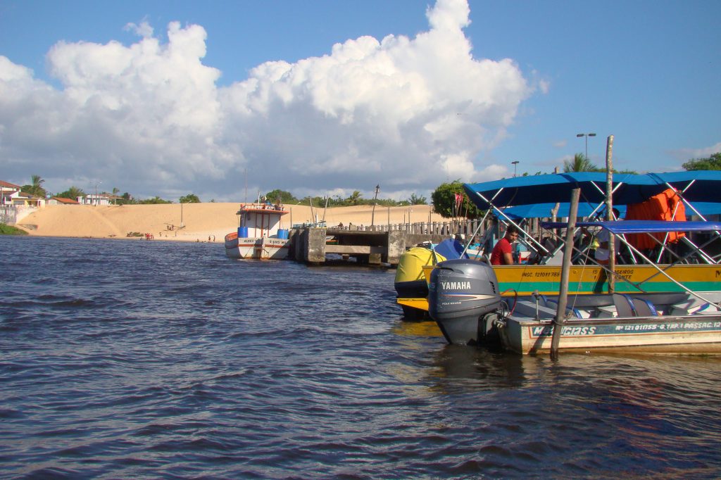 Barcos em Barreirinhas, nos Lençóis Maranhenses