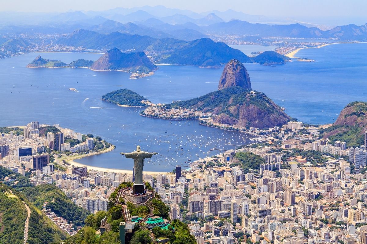 Vista aérea do Cristo Redentor, no Rio de Janeiro