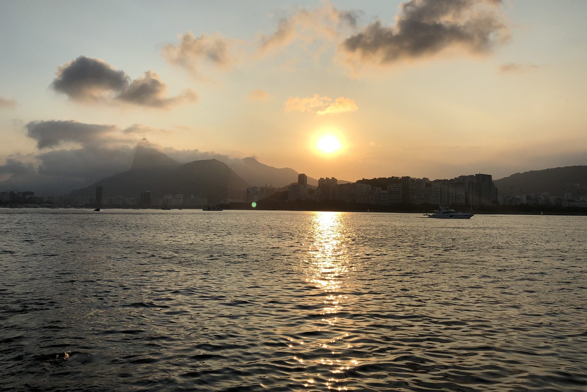 Vista da Mureta da Urca no pôr do sol