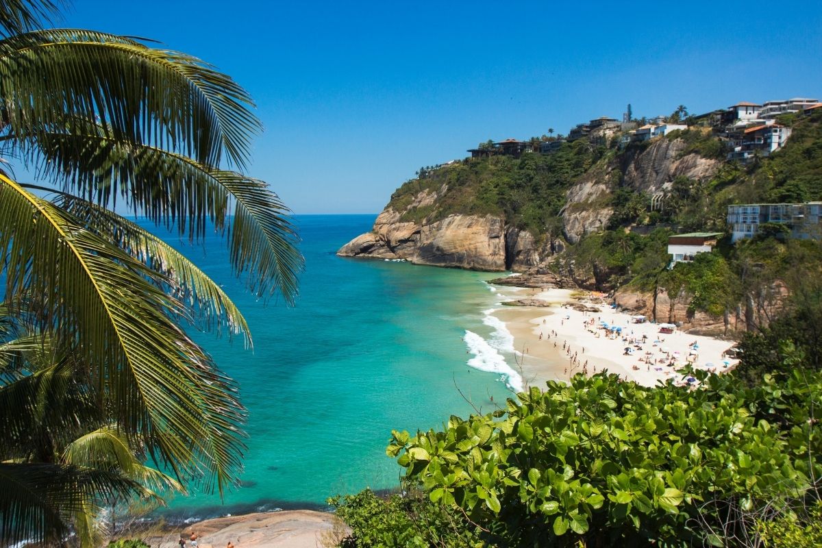 Imagem panorâmica da Praia da Joatinga