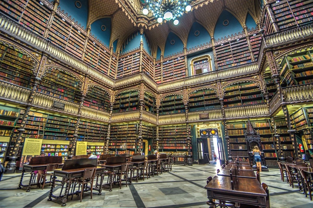Interior do Real Gabinete Português de Leitura