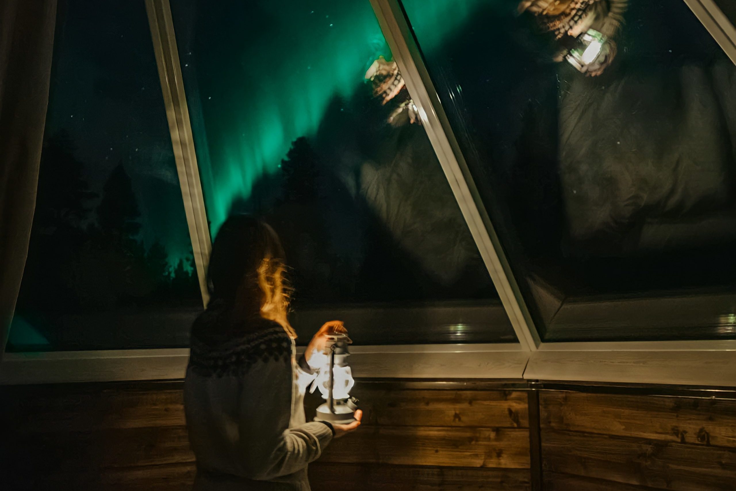 Aurora Boreal vista de um Iglu de vidro na Finlândia