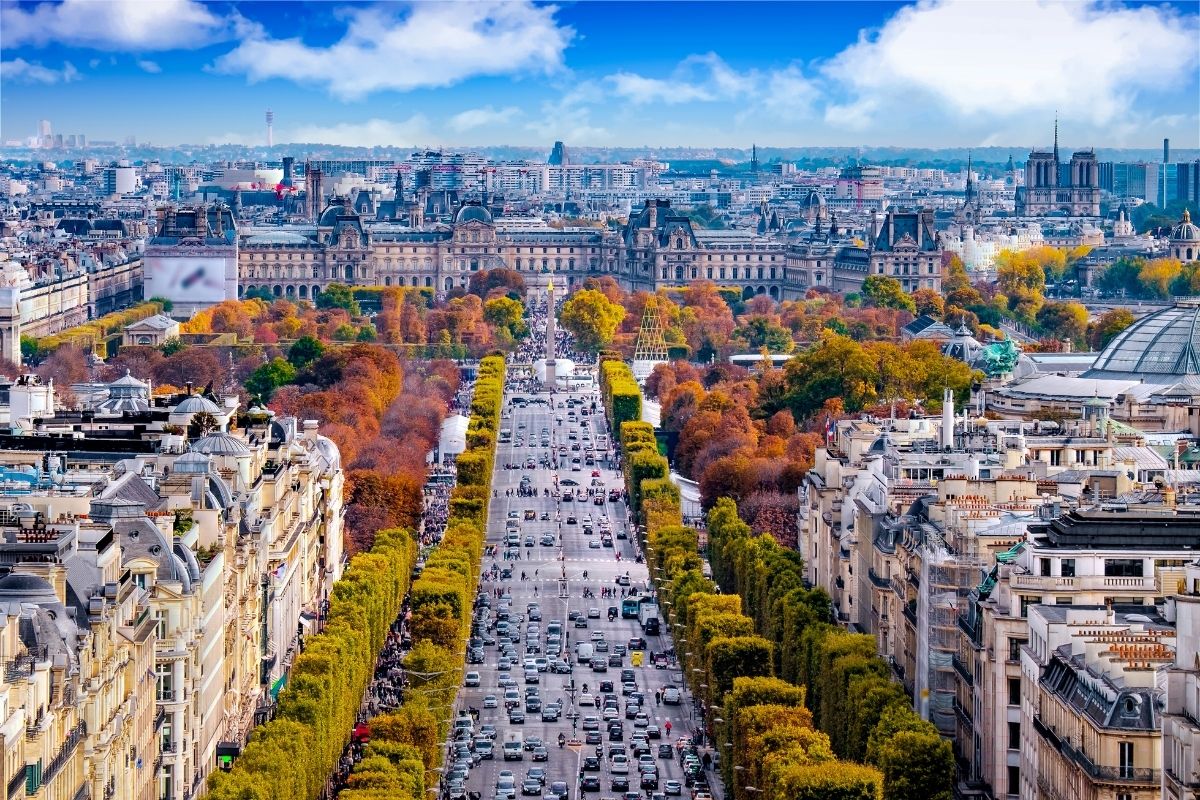 Passeios gratuitos em Paris: caminhar pela Champs-Élysées