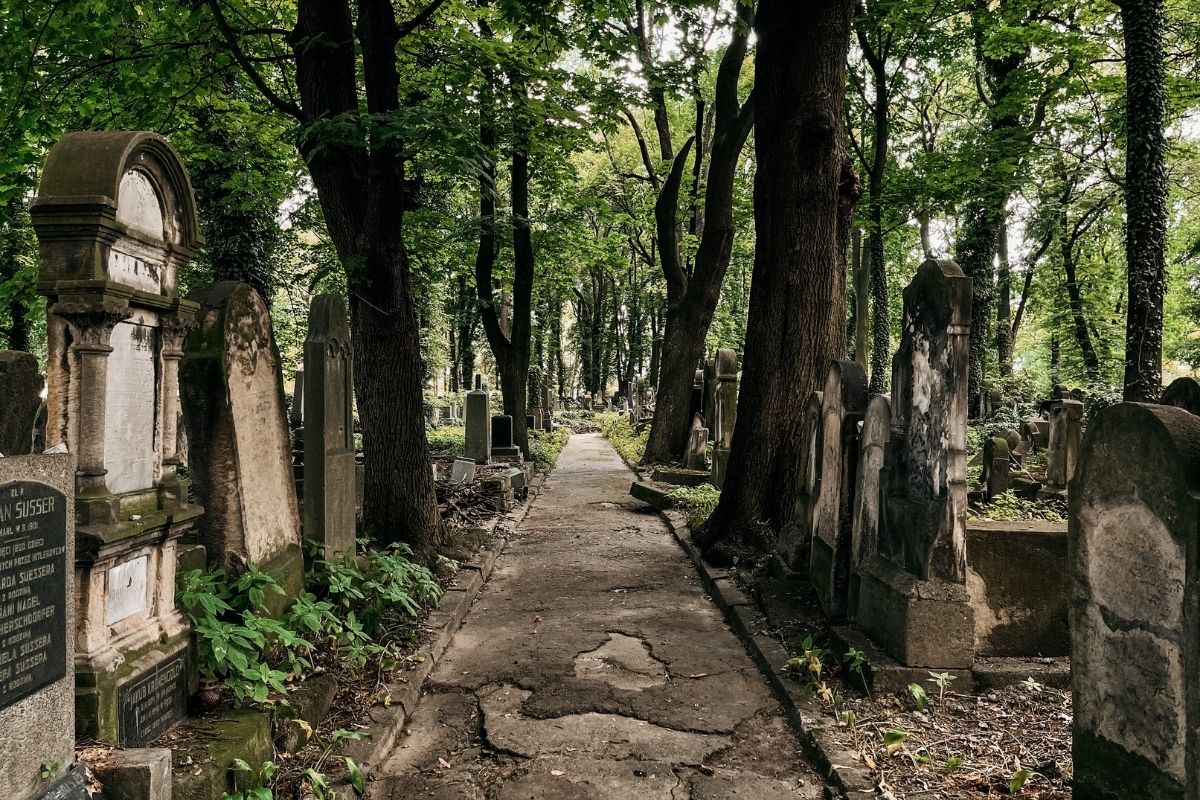 Cemitério no antigo bairro judeu de Cracóvia