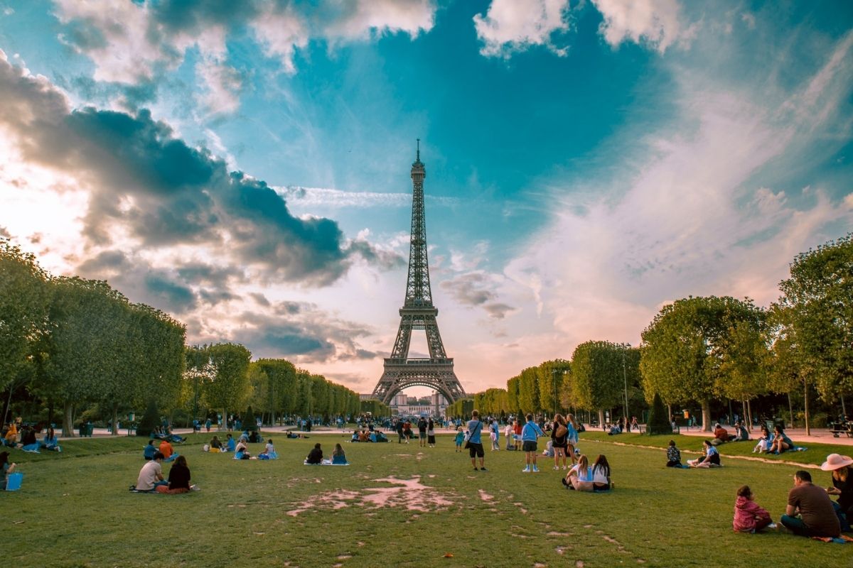 Passeios gratuitos em Paris: Piquenique no Champ de Mars