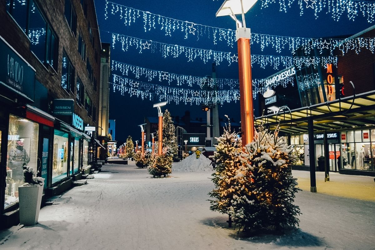 Centro de Rovanimi enfeitado para o natal