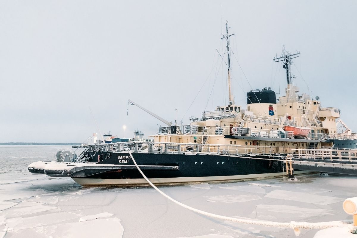 Navio quebra-gelo em Kemi, na Finlândia