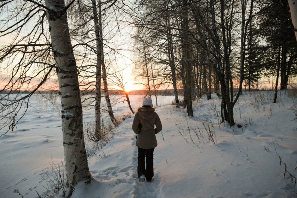 Rio congelado em Rovaniemi, na Lapônia