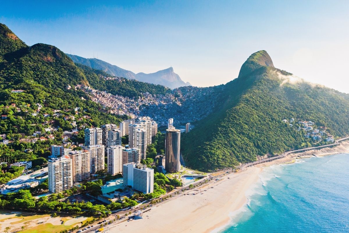 Vista aérea da Praia de São Conrado, no Rio de Janeiro