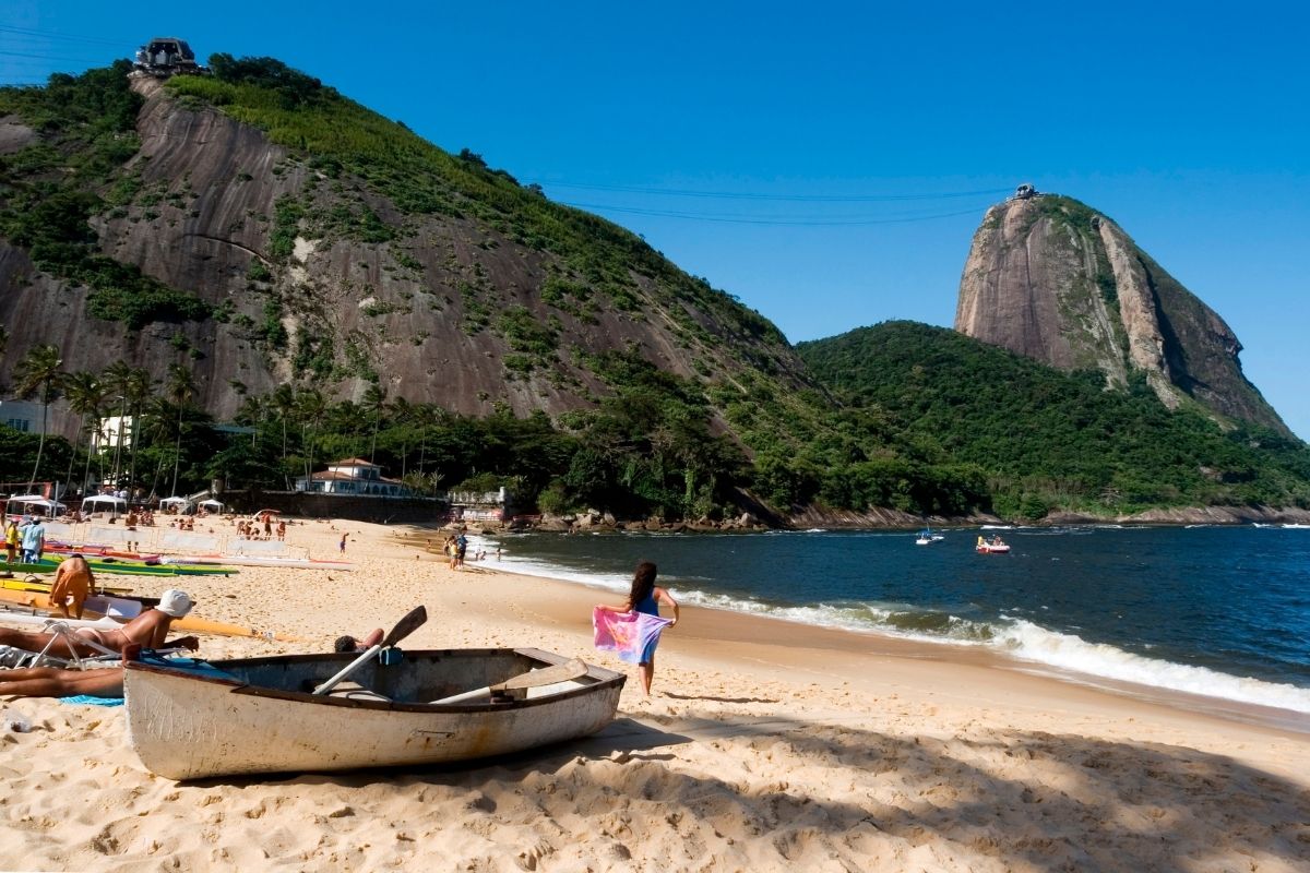 Banhistas na Praia Vermelha, no Rio de Janeiro