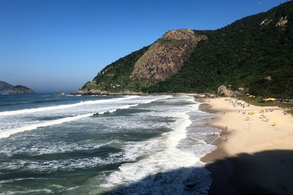 Mar agitado na Prainha, no Rio de Janeiro