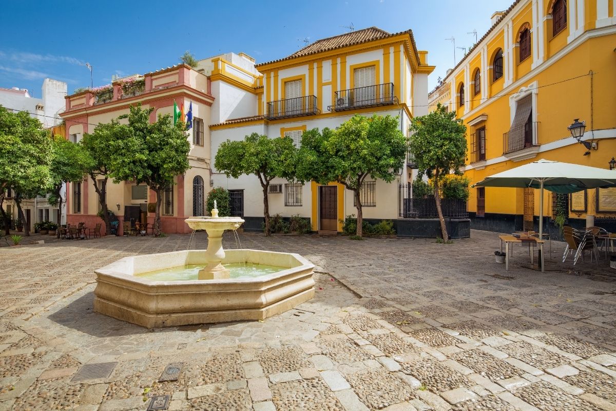 Praça no bairro Santa Cruz, em Sevilha