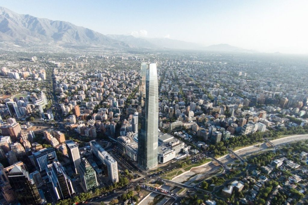 Imagem panorâmica do Sky Costanera, em Santiago do Chile
