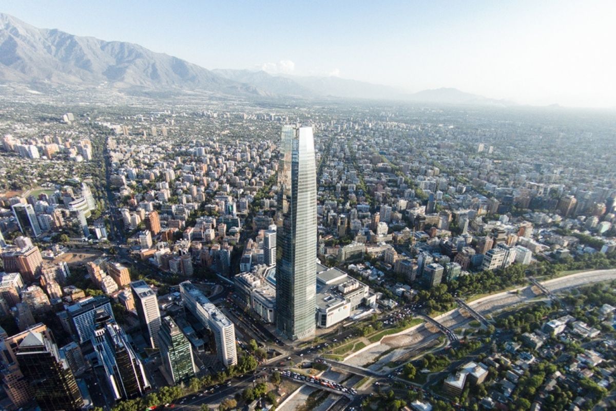 Skuy Costanera em destaque no bairro de Providencia, em Santiago