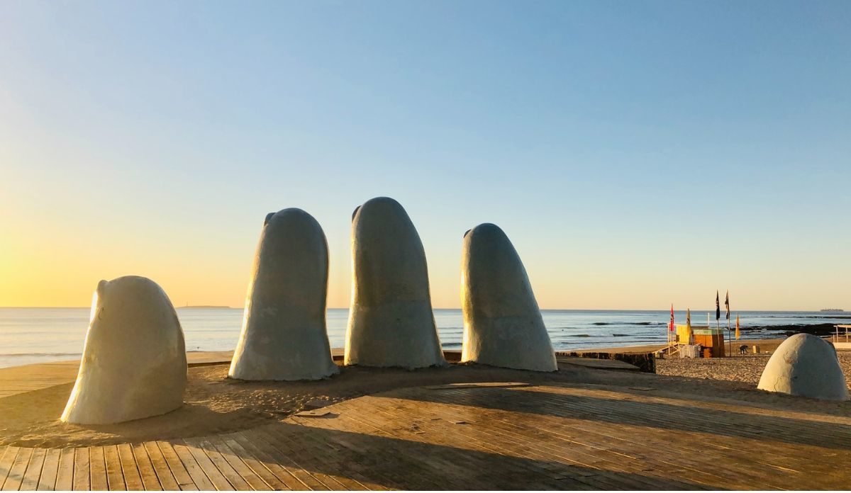 Las Manos em Punta del Este, Uruguai