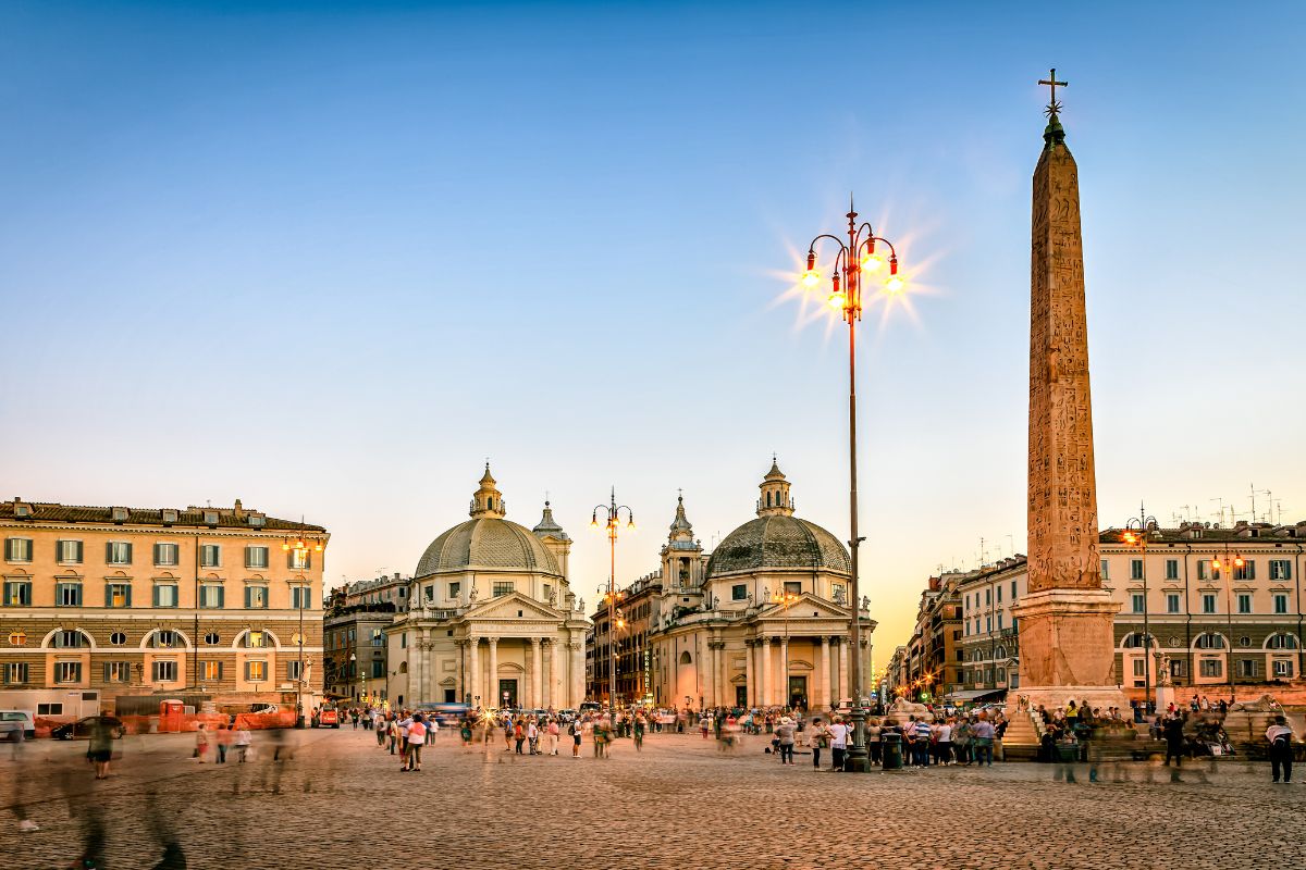 Piazza del Popolo e a mais antiga porta de entrada de Roma