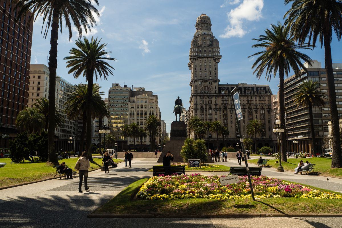 O que fazer em Montevideo: visitar a Plaza Independencia