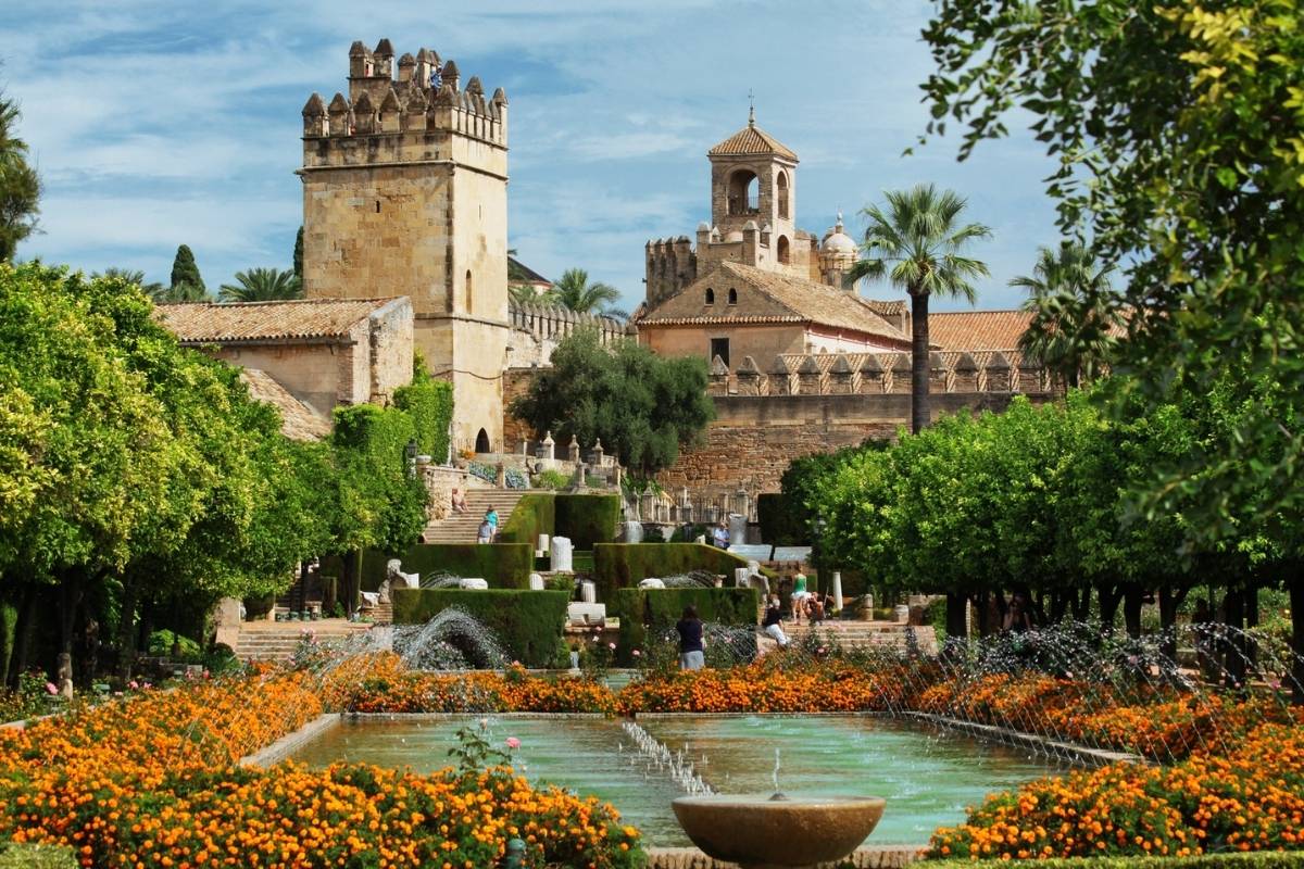 Jardins do Alcázar de los Reyes Cristianos em Córdoba na Espanha
