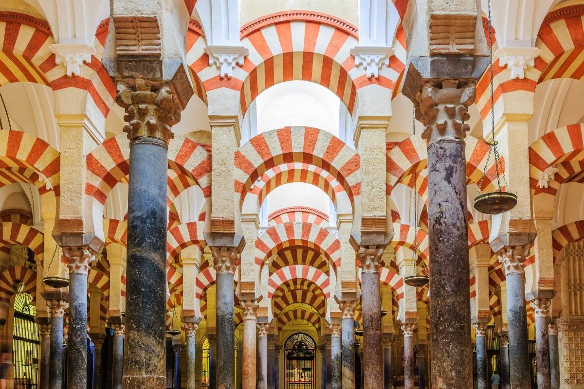 Interior da Mesquita-Catedral de Córdoba, na Espanha