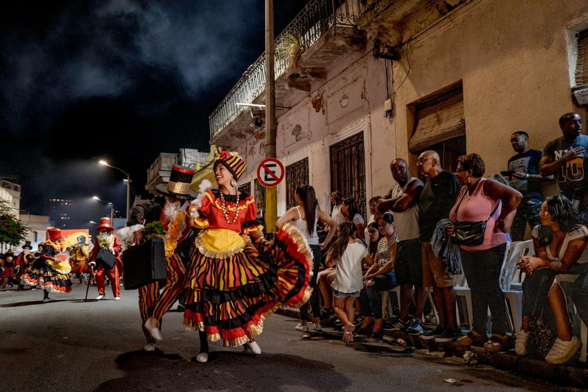 Desfile de Llamadas nas ruas do Barrio Sur, em Montevidéu