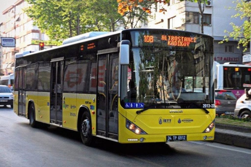 Ônibus de linha em Istambul