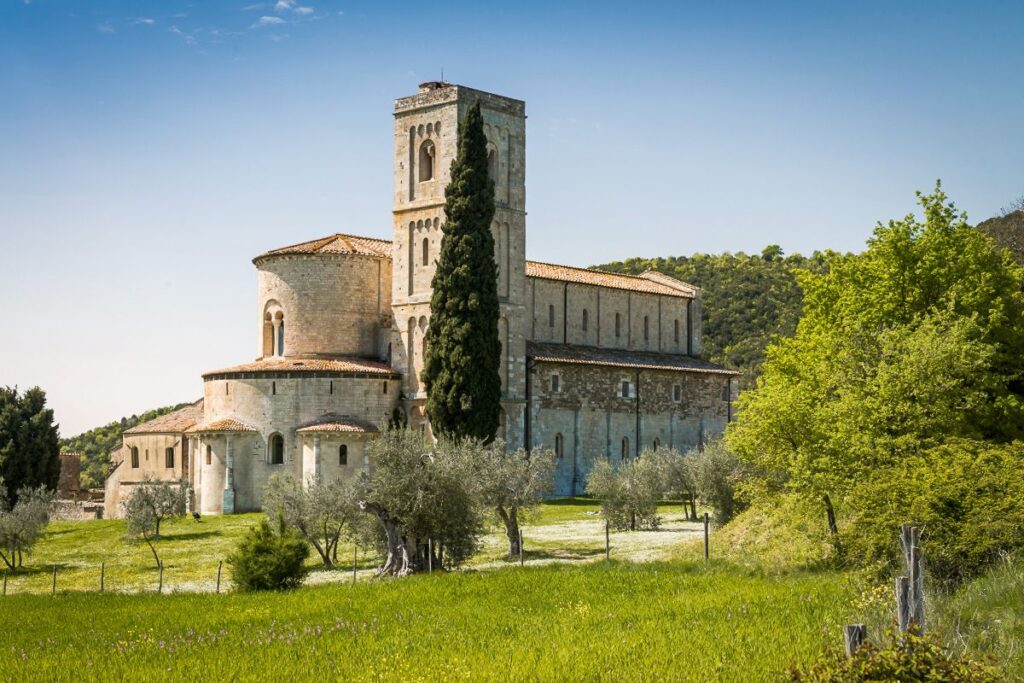 Abadia de Sant'Antimo em um dia ensolarado