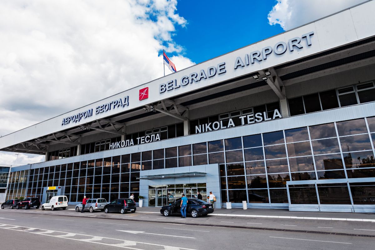 Entrada do Aeroporto de Belgrado