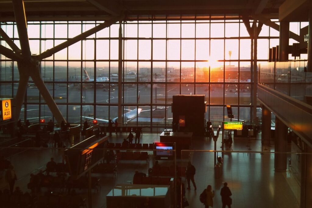 Sala de embarque no Aeroporto de Londres Heathrow