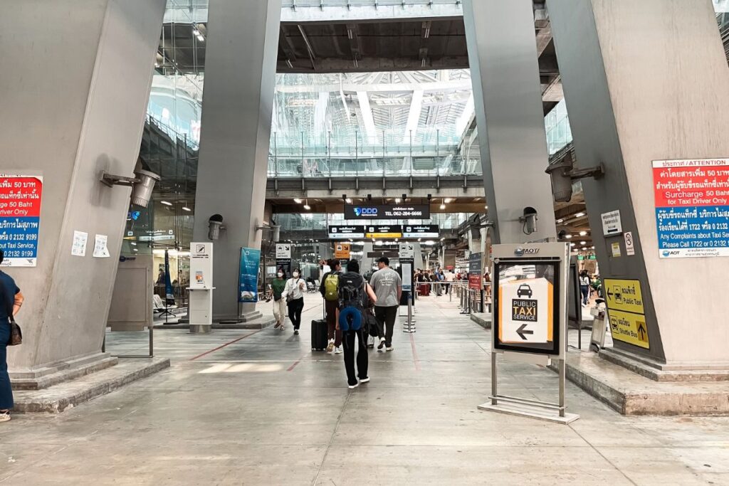 Saguão do Aeroporto Suvarnabhumi, em Bangkok