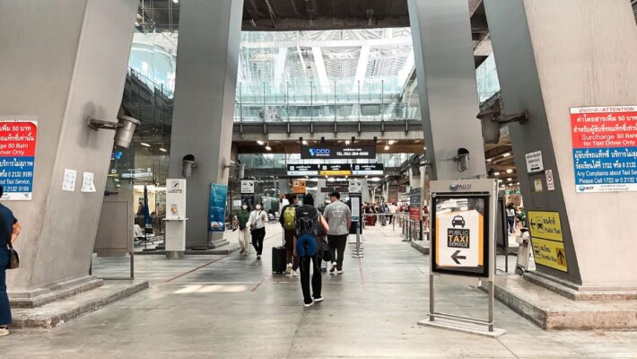 Saguão do Aeroporto Suvarnabhumi, em Bangkok