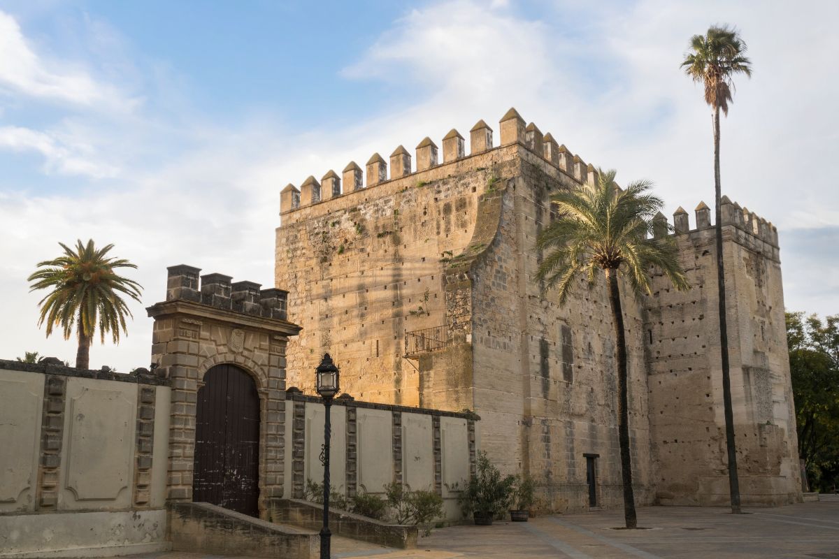 Fachada do Alcázar de Jerez de la Frontera, Espanha.