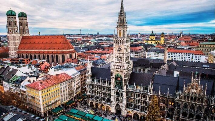 Marienplatz de Munique com prédio da Nova Prefeitura