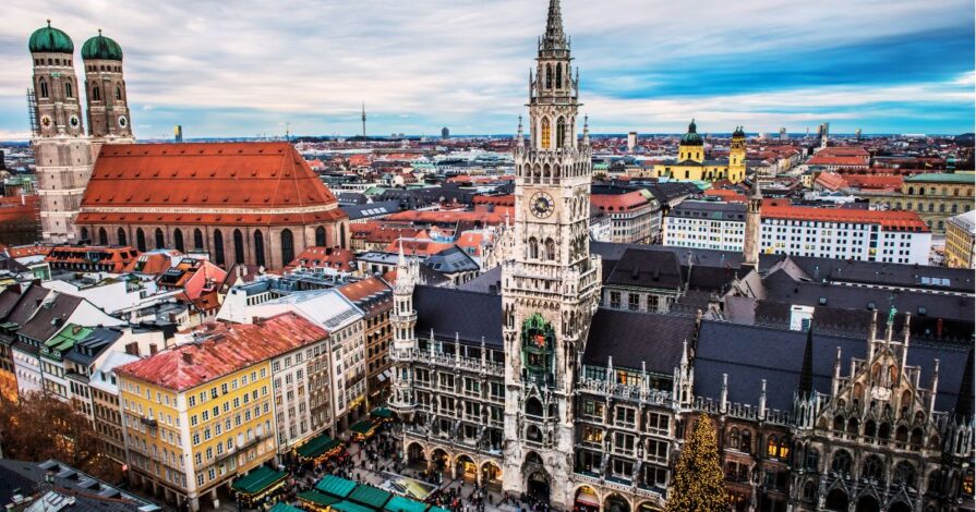 Marienplatz de Munique com prédio da Nova Prefeitura