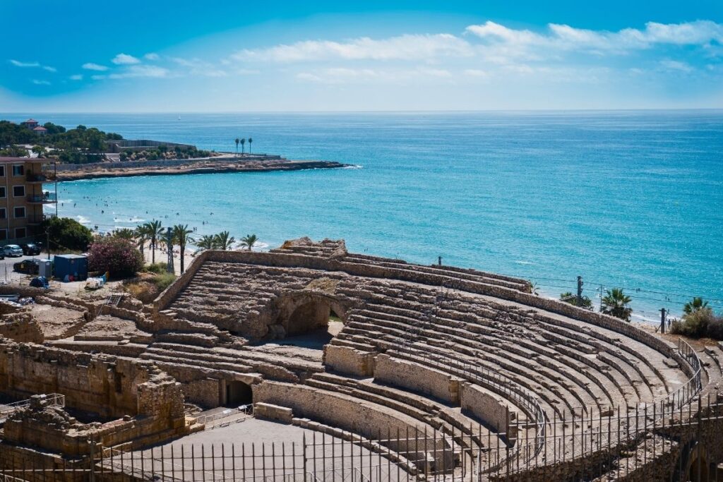 Anfiteatro romano de Tarragona de frente para o mar