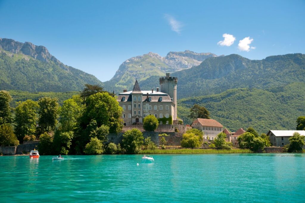 Castelo à beira do Lago de Annecy