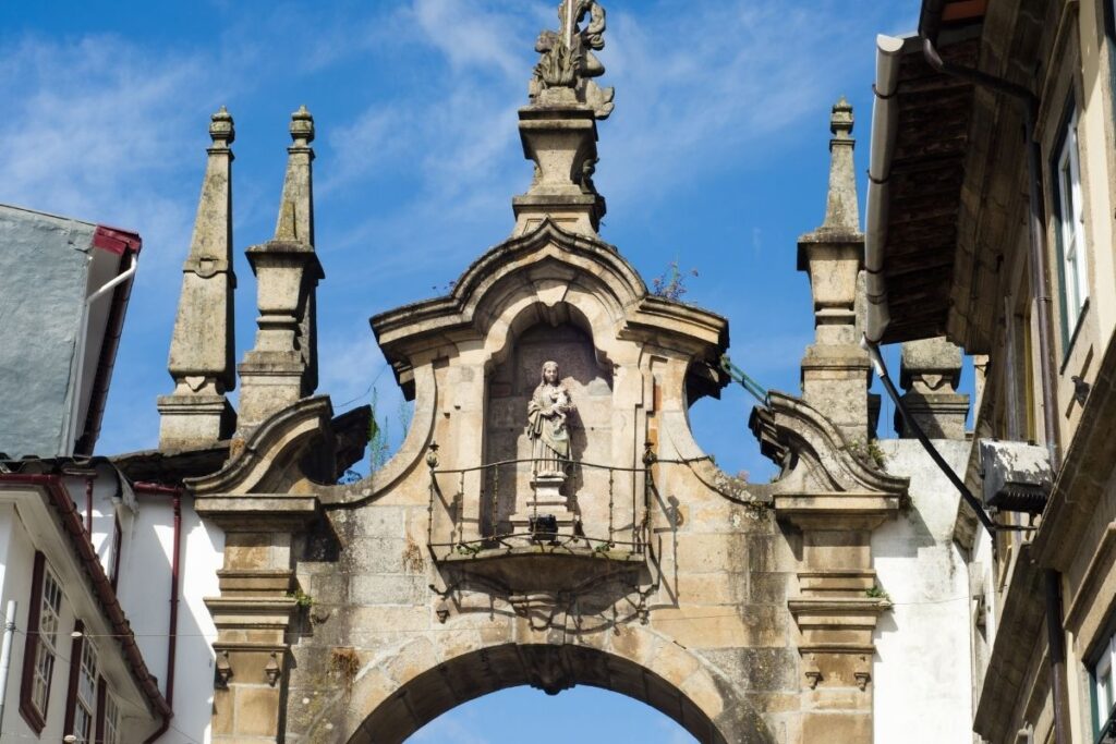 Detalhe do Arco da Porta Nova, em Braga