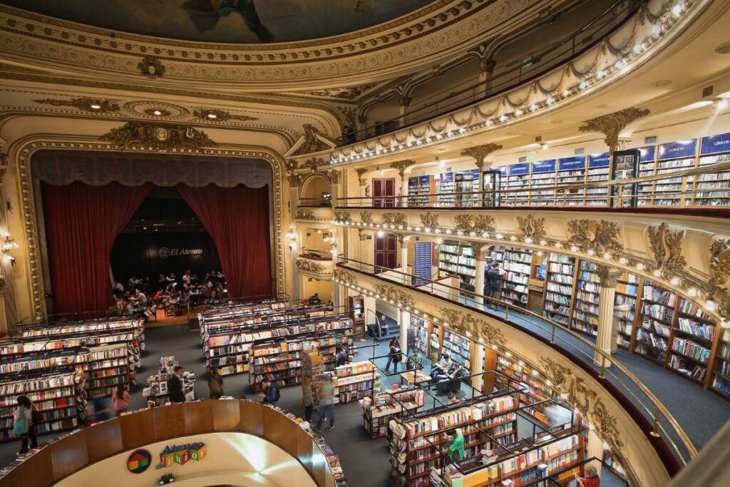 Interior da belíssima libraria El Ateneo Gran Splendid