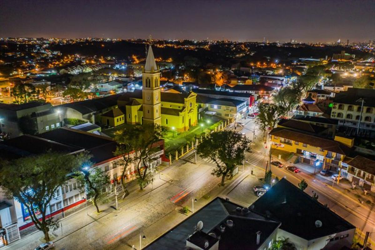 Panorama do bairro de Santa Felicidade à noite