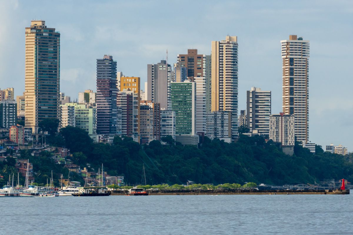 Edifícios modernos do bairro Vitória, em Salvador