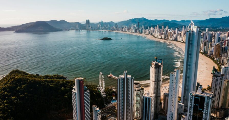 Imagem panorâmica de Balnerário Camboriu, em SC