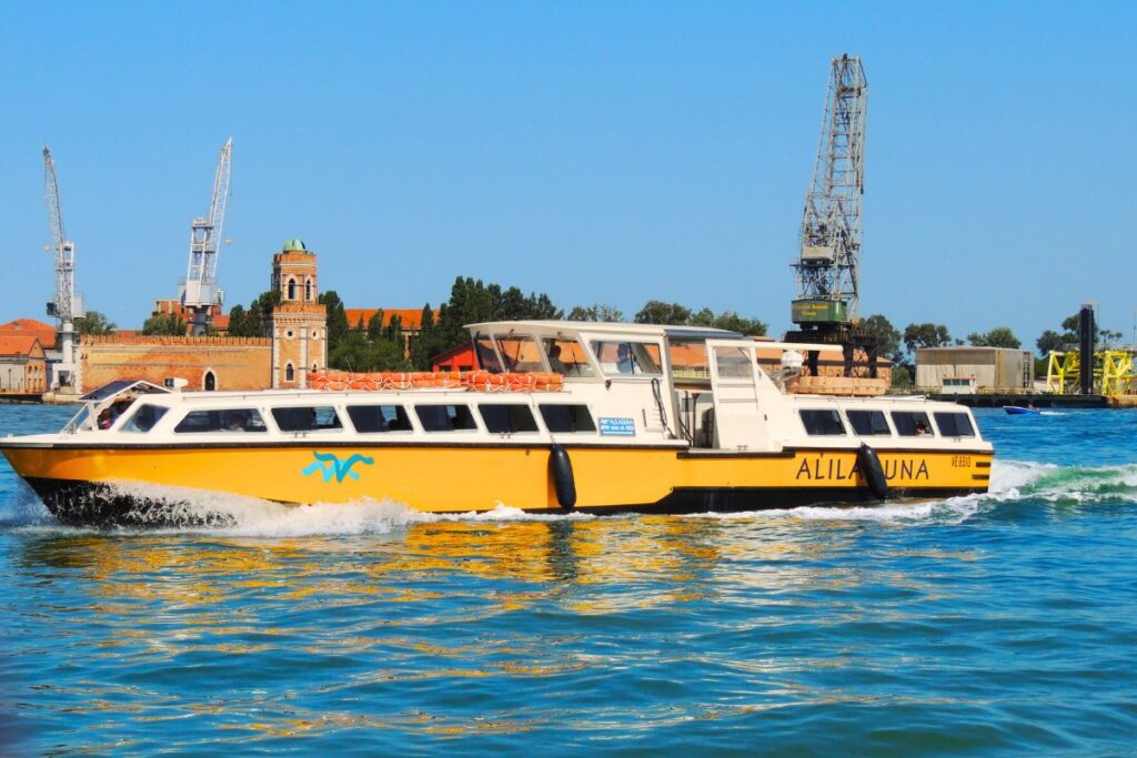 ônibus aquático da Alilaguna em Veneza