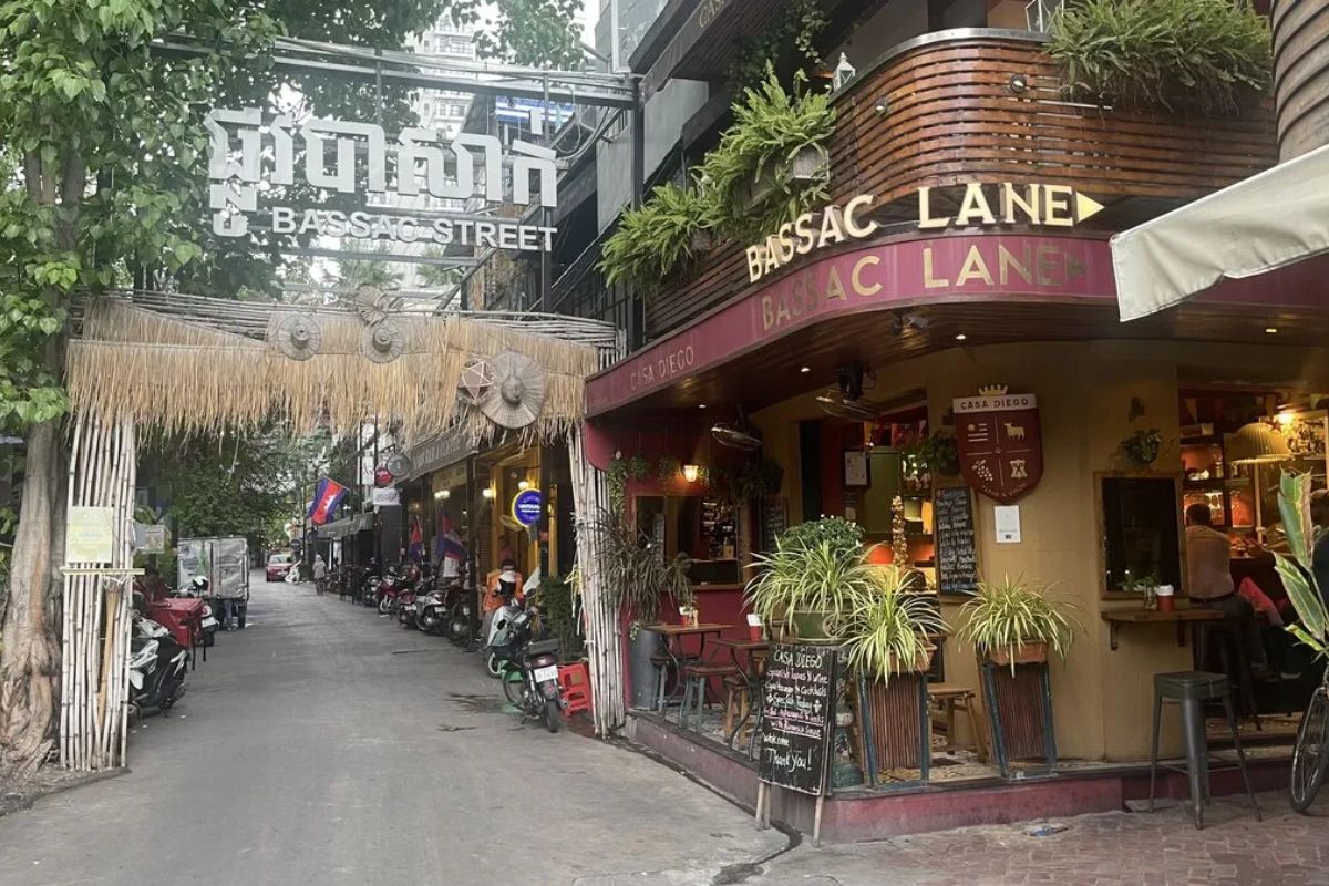 Restaurantes e bares da Bassac Lane, em Phnom Penh