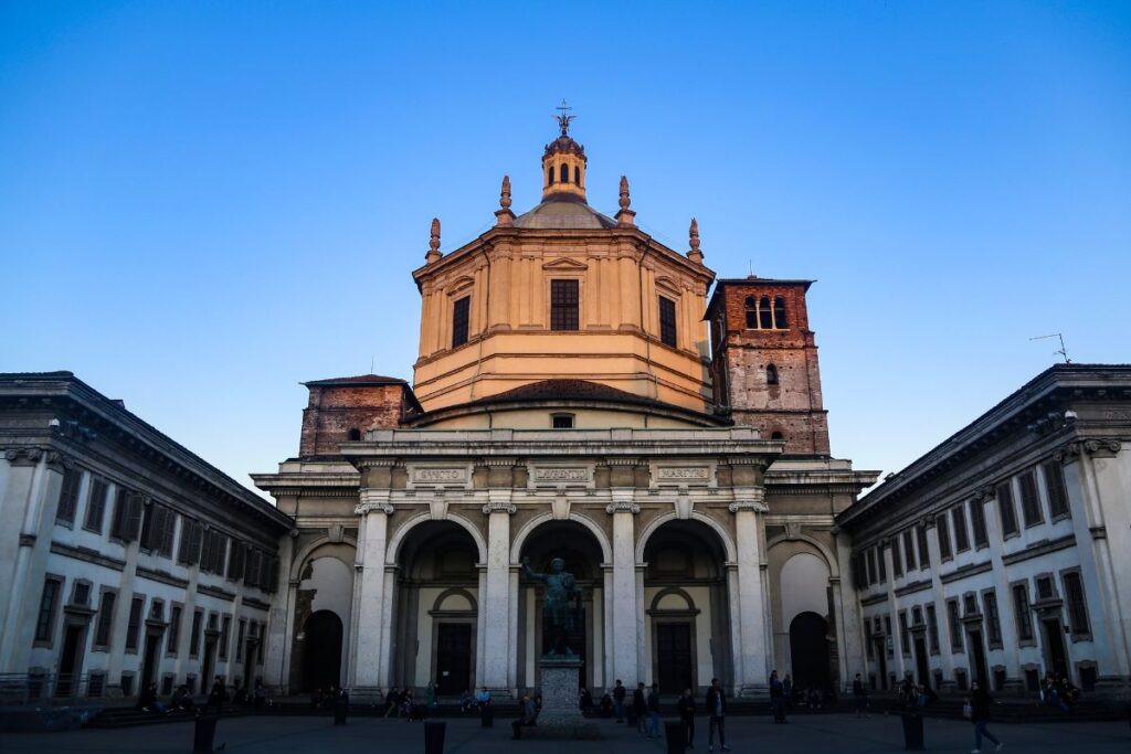 Fachada da Basilica di San Lorenzo Maggiore