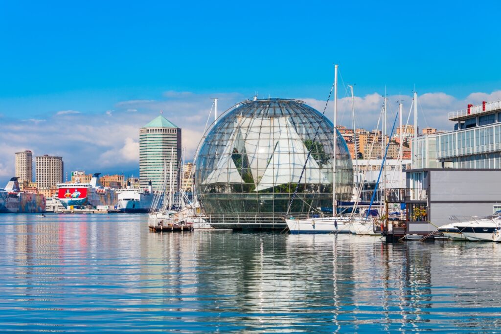 Globo da Biosfera na antiga área portuária de Gênova