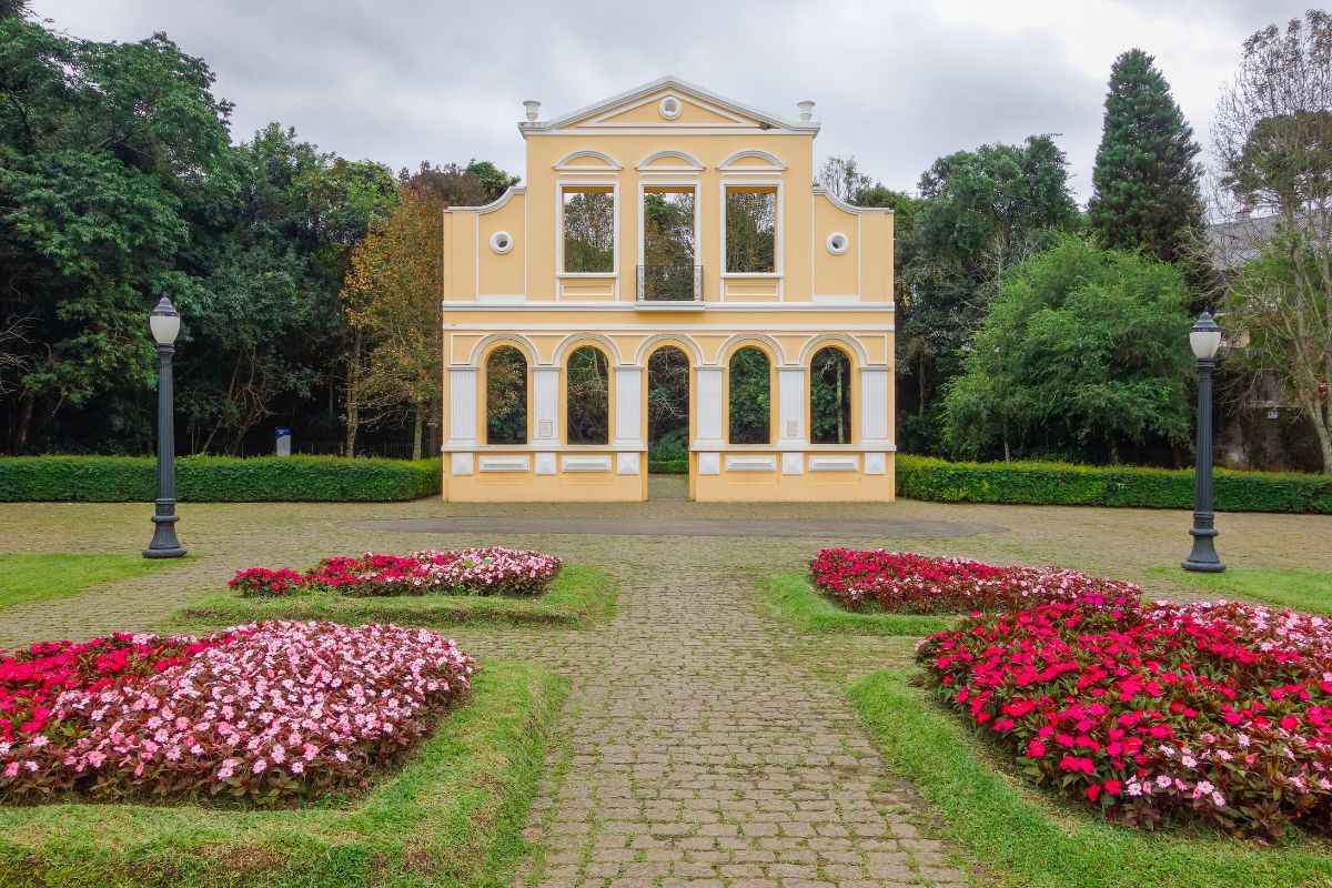 Jardim florido do Bosque do Alemão, em Curitiba