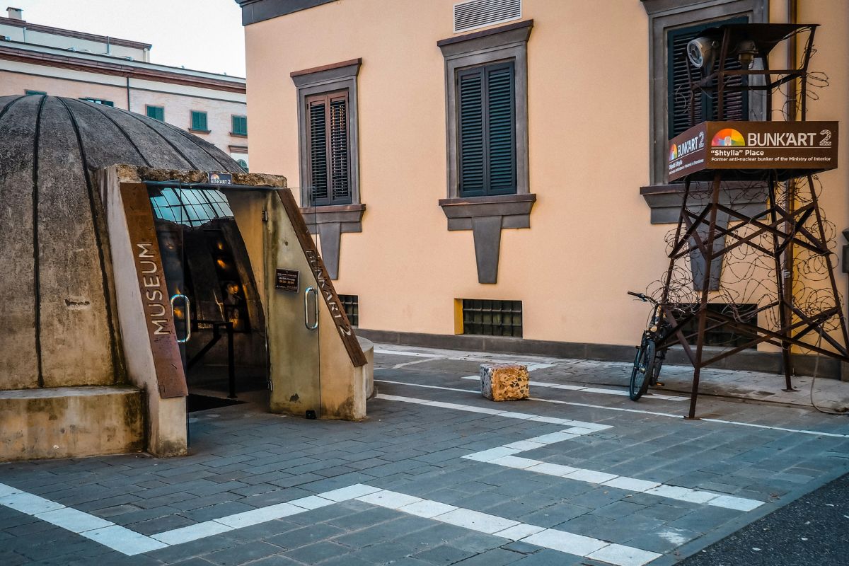 Entrada do museu Bunk’Art 2, em Tirana, Albânia