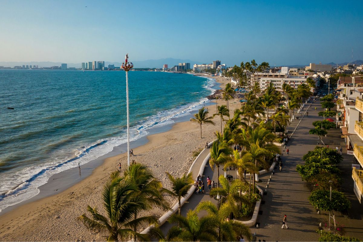 Panorama do calçadão de Puerto Vallarta, México