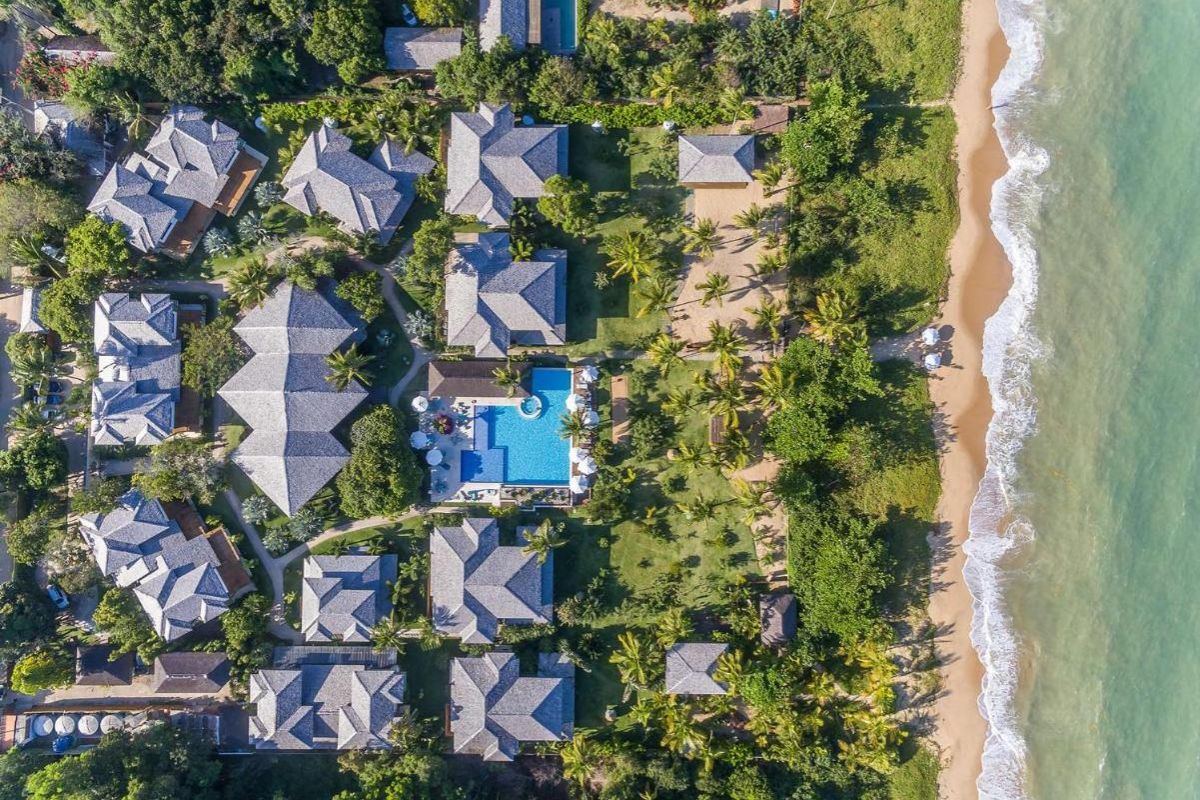 Panorama de hotel de luxo em Santo André, sul da Bahia