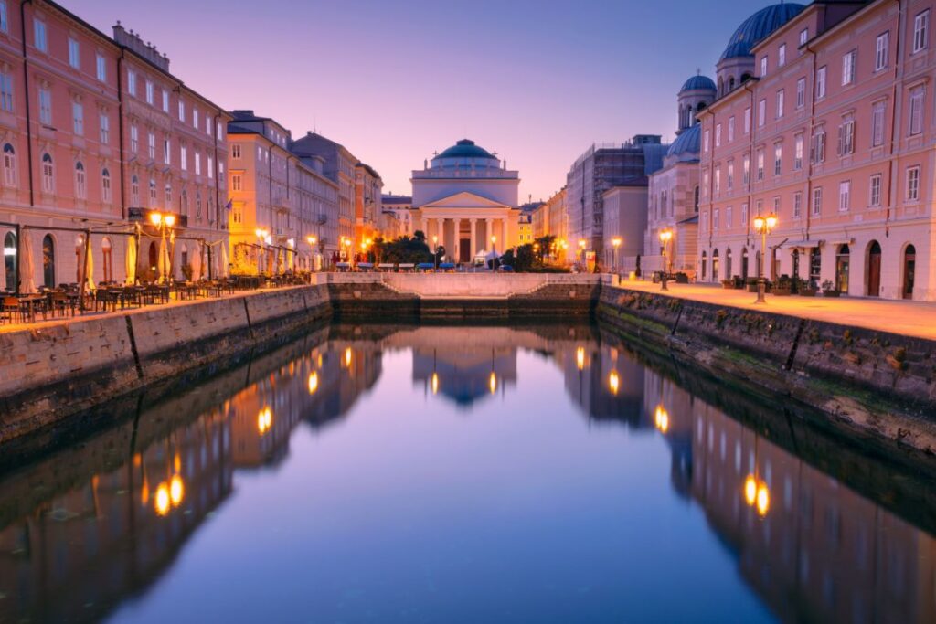 Grande Canal de Trieste no Pôr do Sol