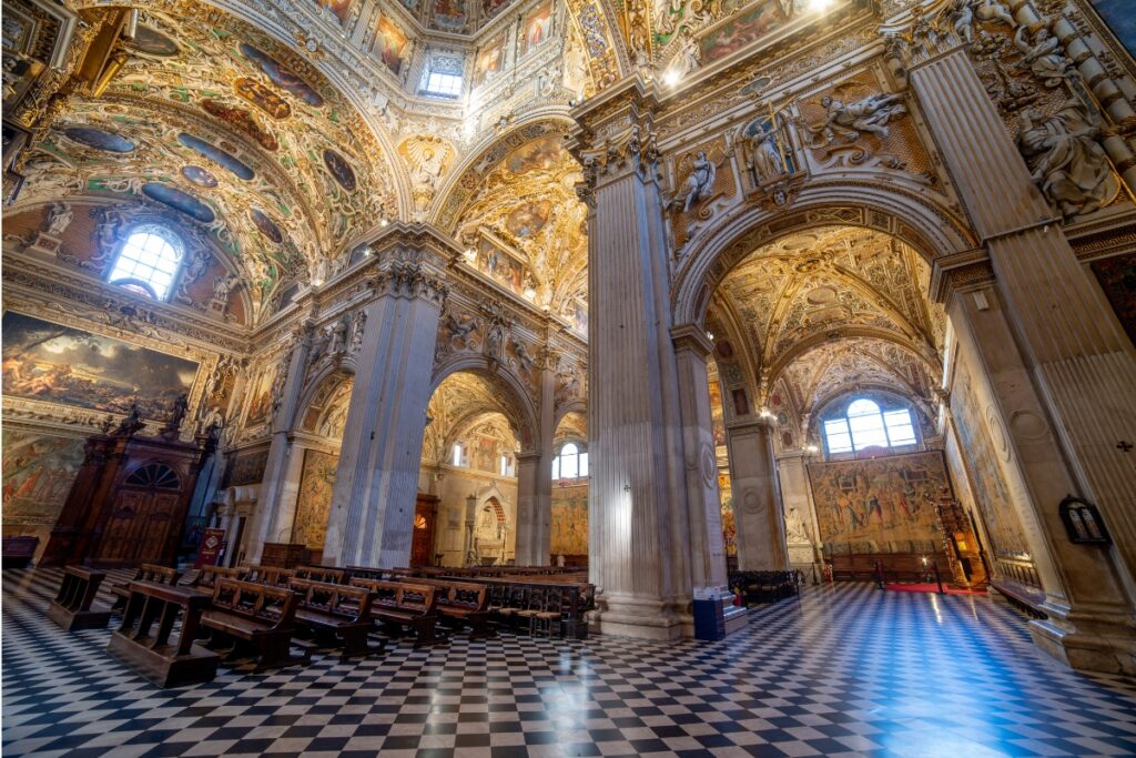 Afrescos no interior da Cappella Colleoni, em Bergamo